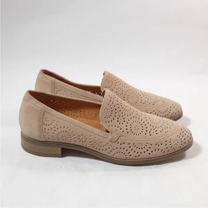 NEW! Clarks Trish Calla Loafers Sand Suede. 7.5M.
